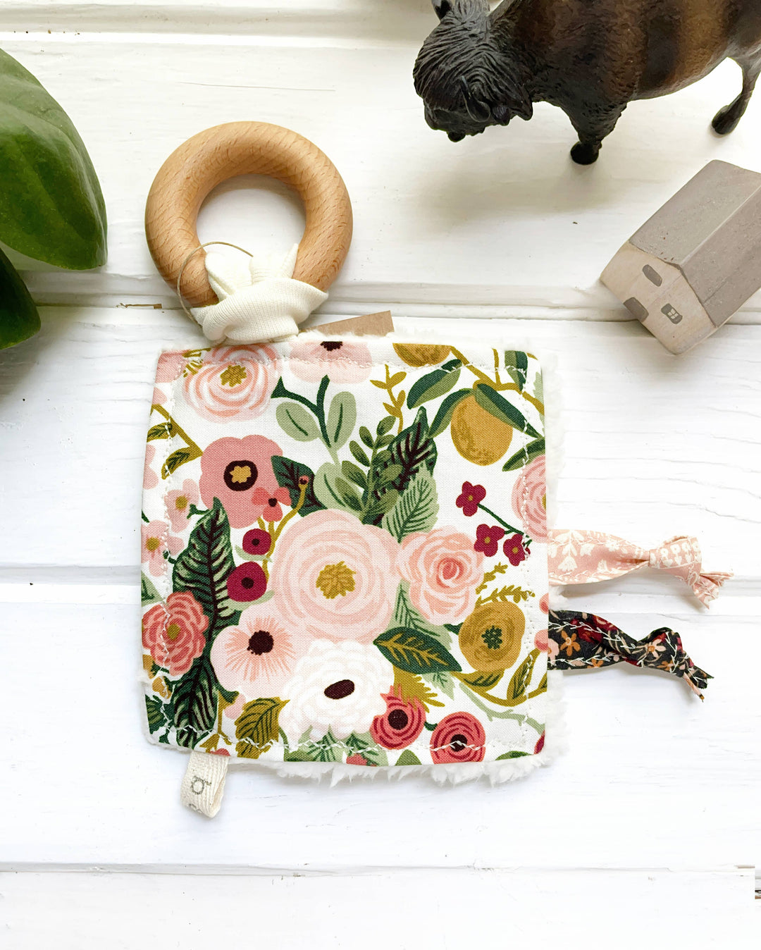 The Bird & Elephant Crinkle Teething Toy - Blush Rose
