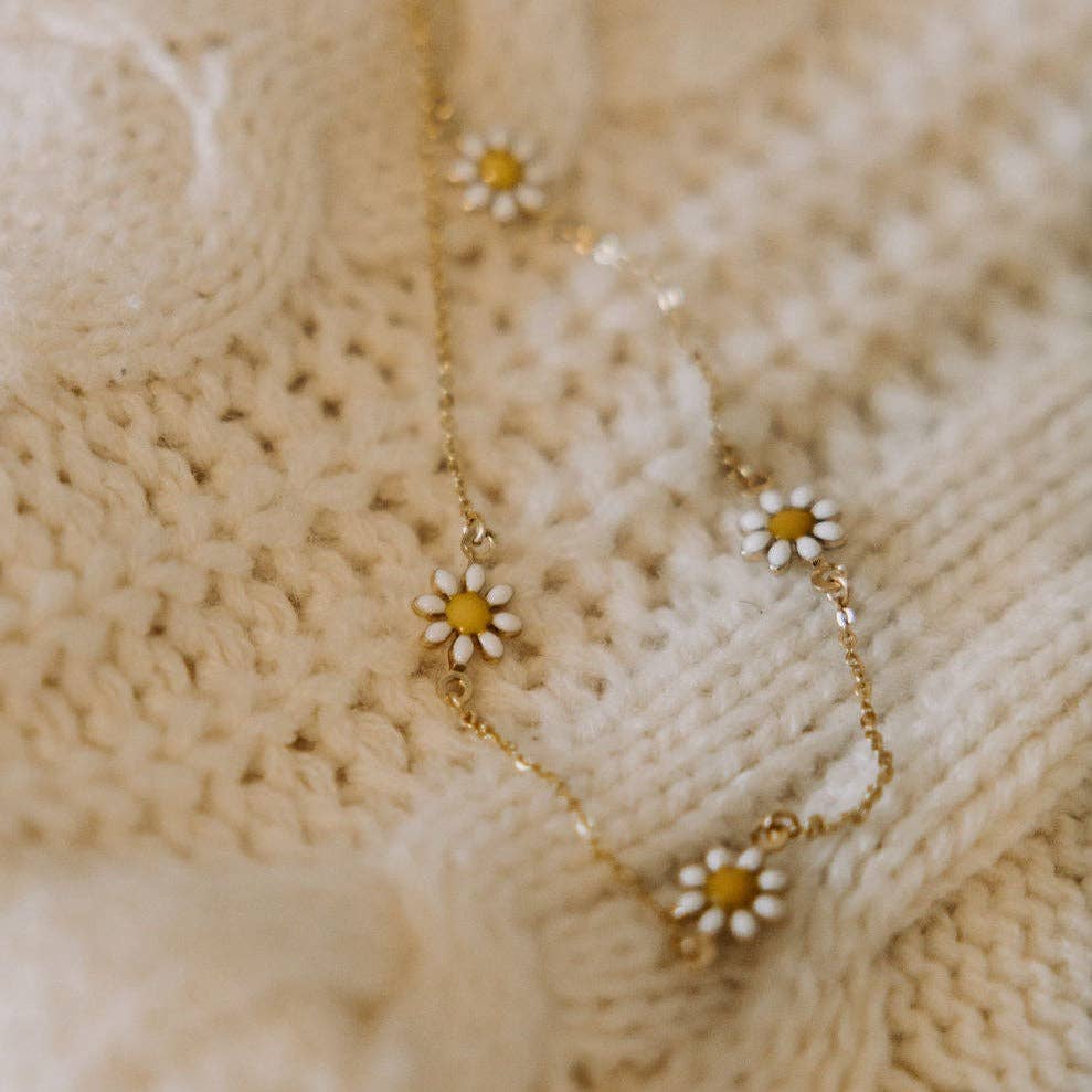 Mauve Jewelry Co. Carolina Daisy Necklace
