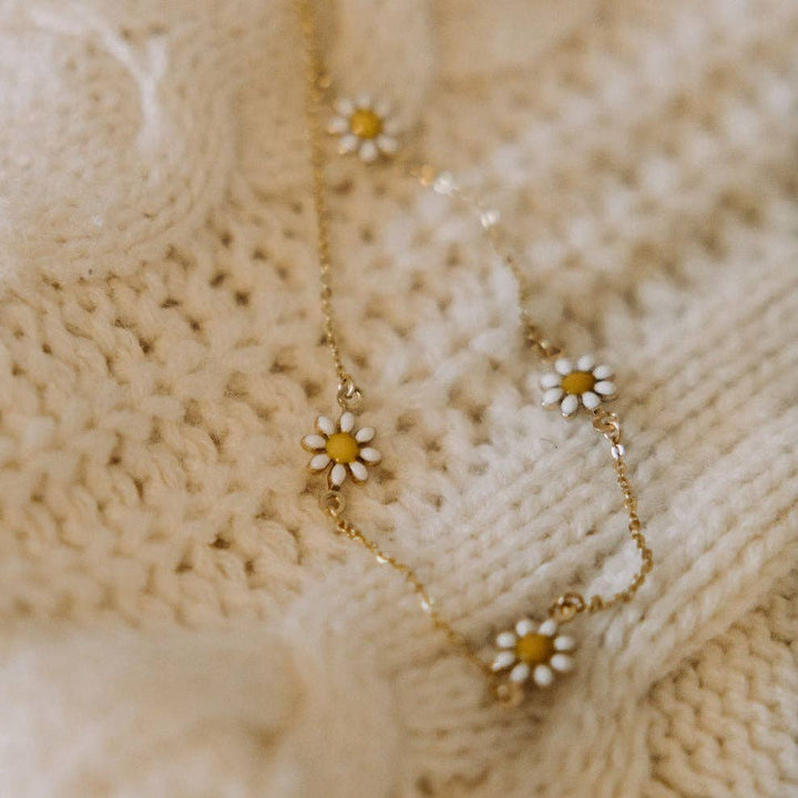 Mauve Jewelry Co. Carolina Daisy Necklace