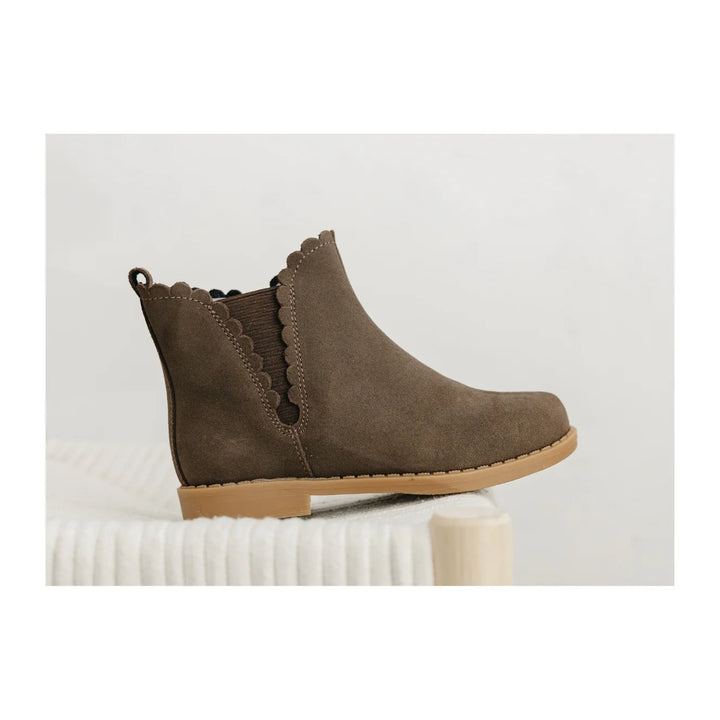 L'amour Nicola Scalloped Chelsea Boot - Brown