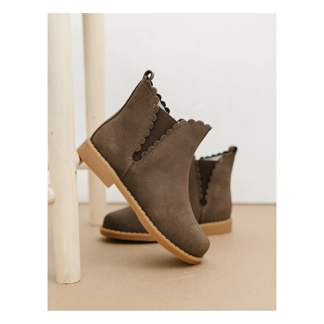 L'amour Nicola Scalloped Chelsea Boot - Brown