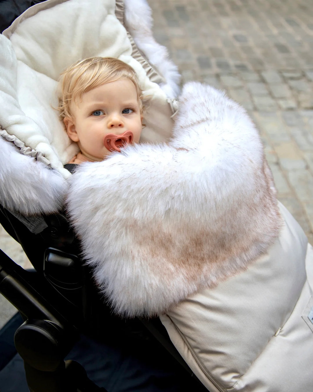 7AM Enfant PlushPOD Tundra Collection - Heather Beige/White Fur