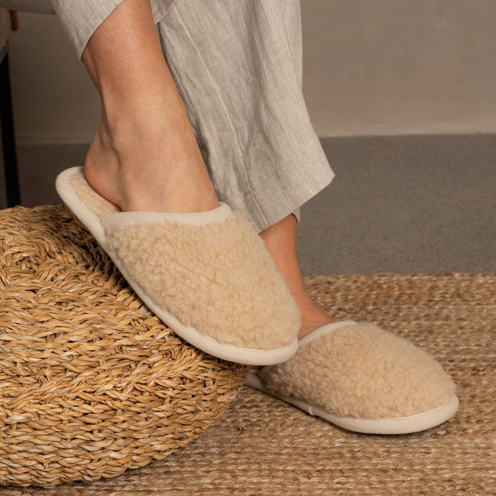 Menique Women's Merino Fluffy Slippers Natural