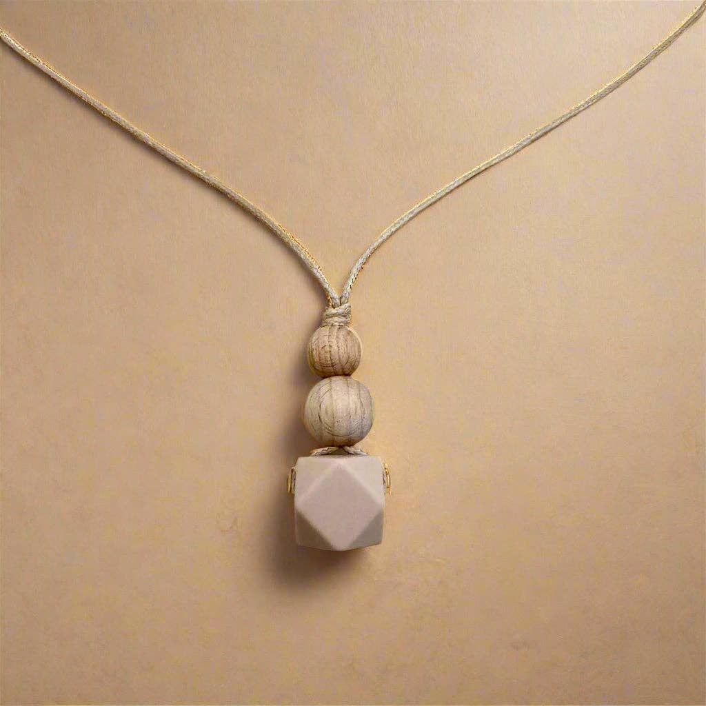 Izao Atelier Paz Sensory + Teething  Necklace