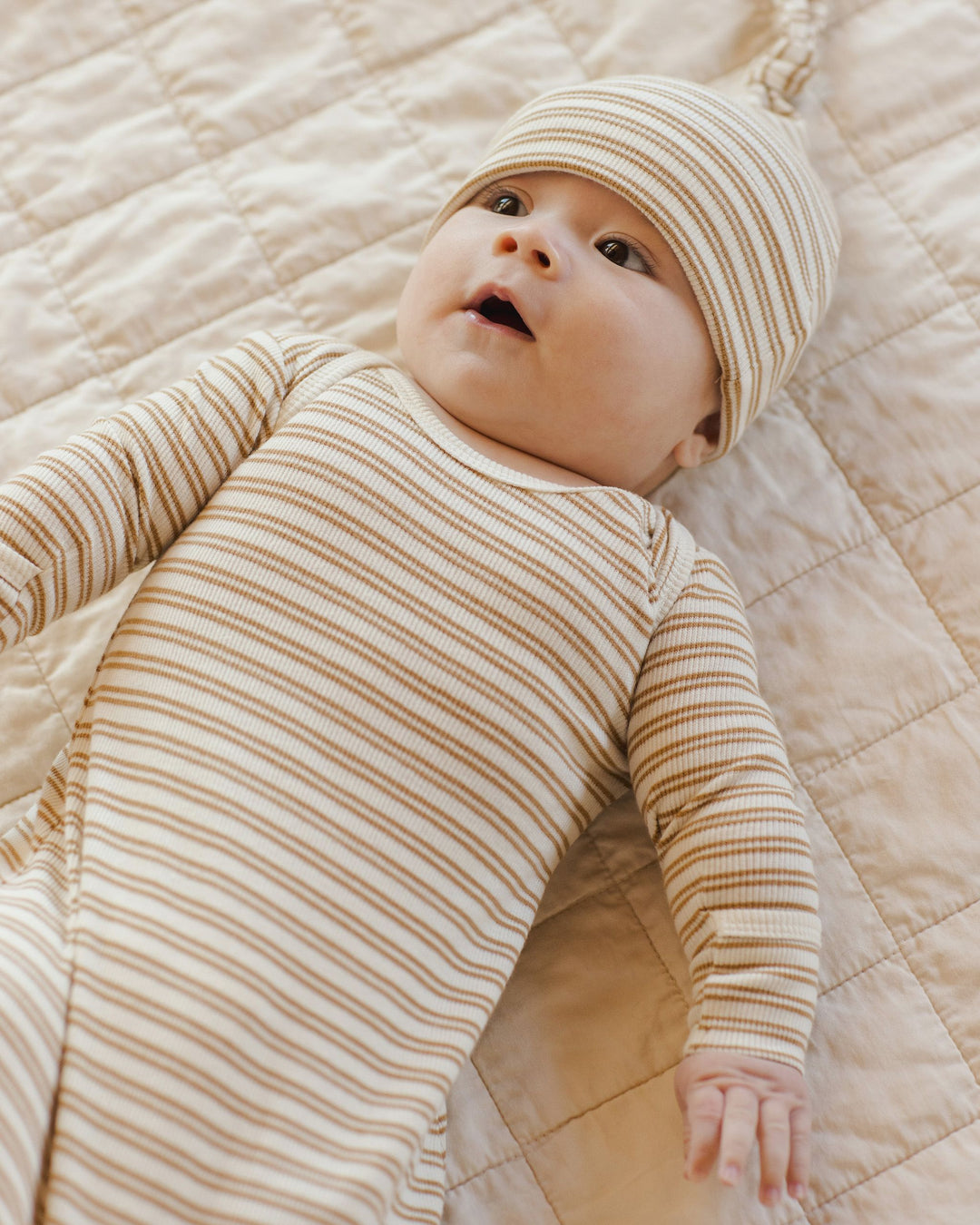 Quincy Mae Knotted Baby Gown + Hat Set - Golden Stripe