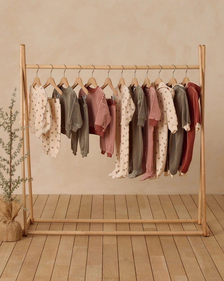 Quincy Mae Hidden Snap Footie - Holly Berry