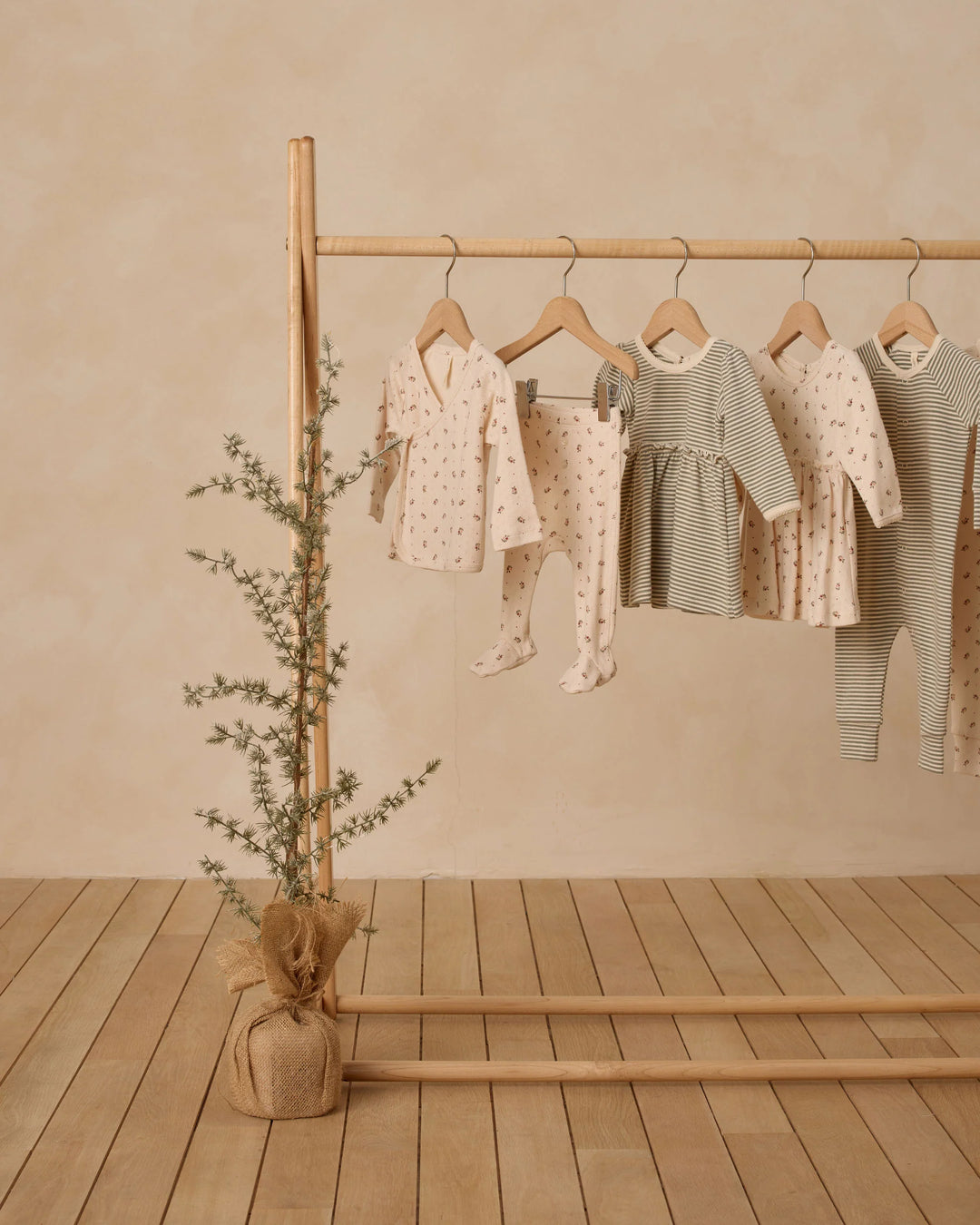 Quincy Mae Take Home Set - Holly Berry