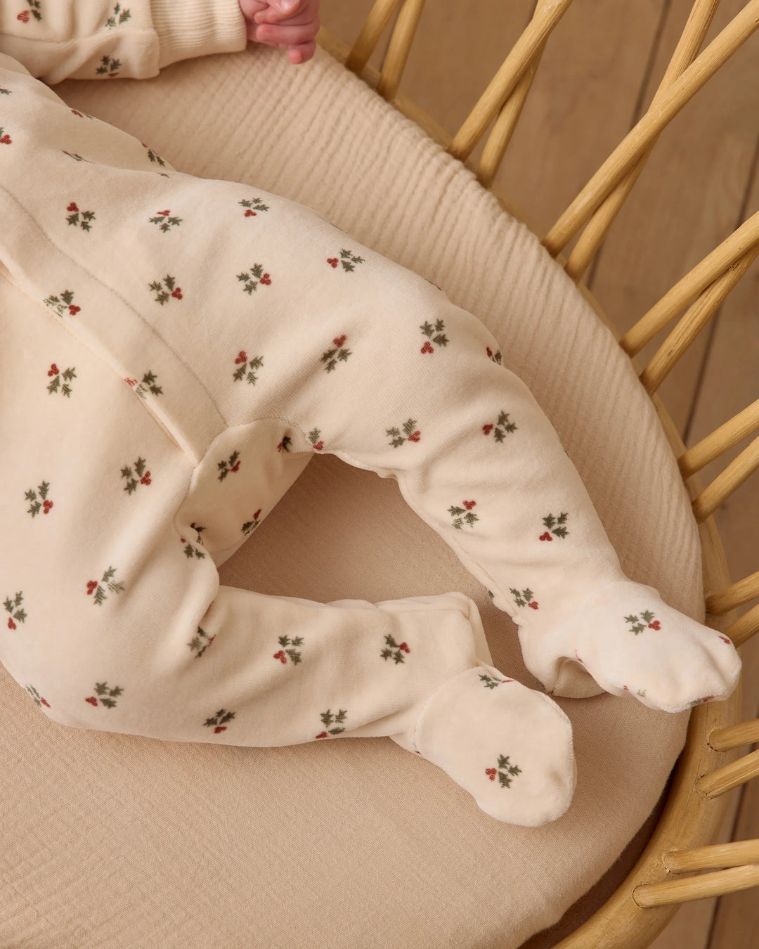 Quincy Mae Hidden Snap Footie - Holly Berry