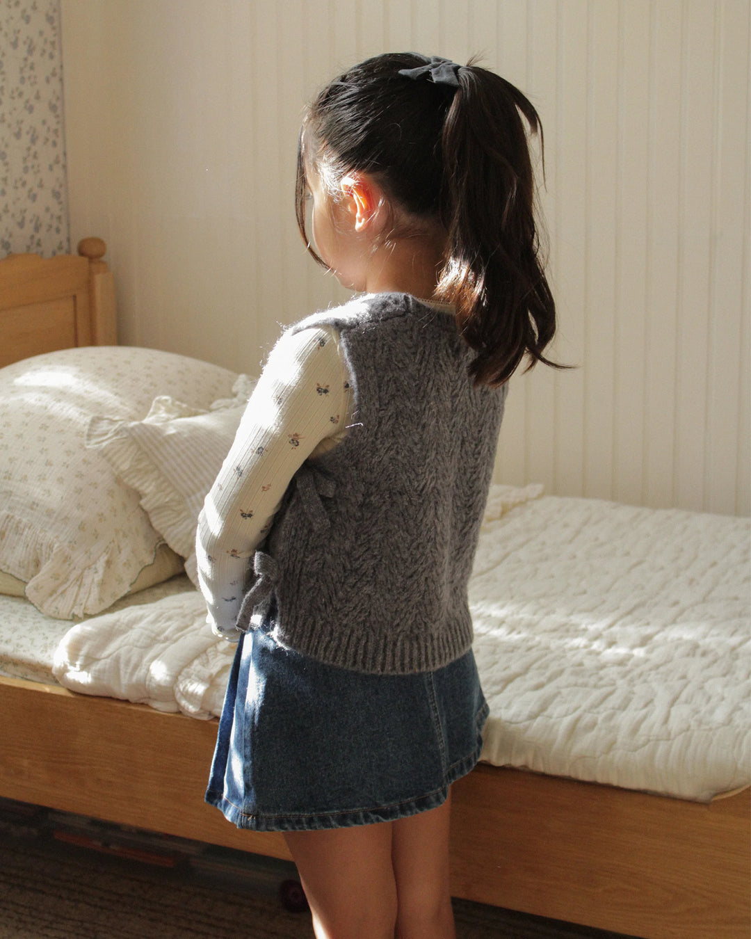 Rylee + Cru Bow Sweater Vest - Midnight
