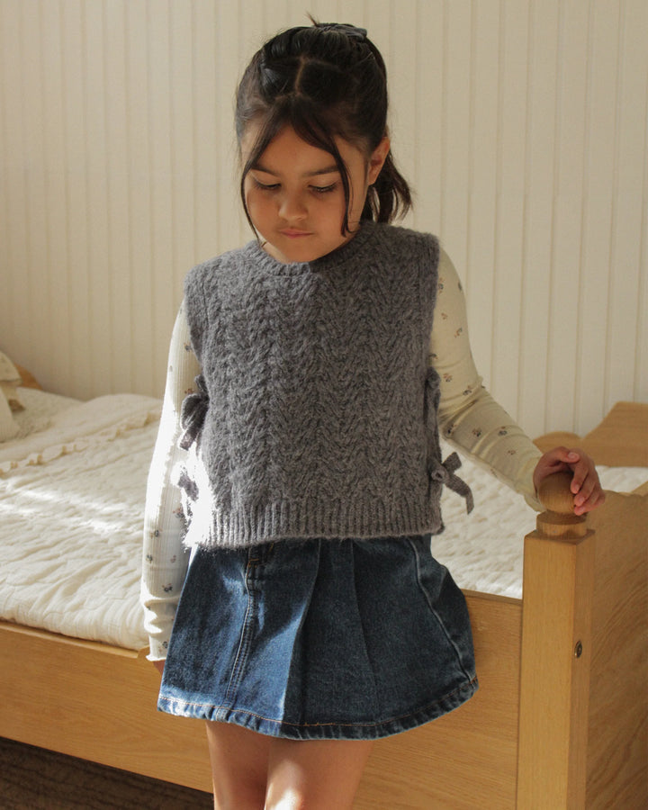 Rylee + Cru Bow Sweater Vest - Midnight
