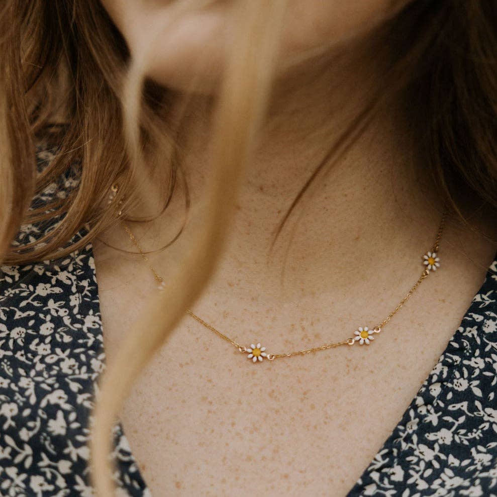 Mauve Jewelry Co. Carolina Daisy Necklace