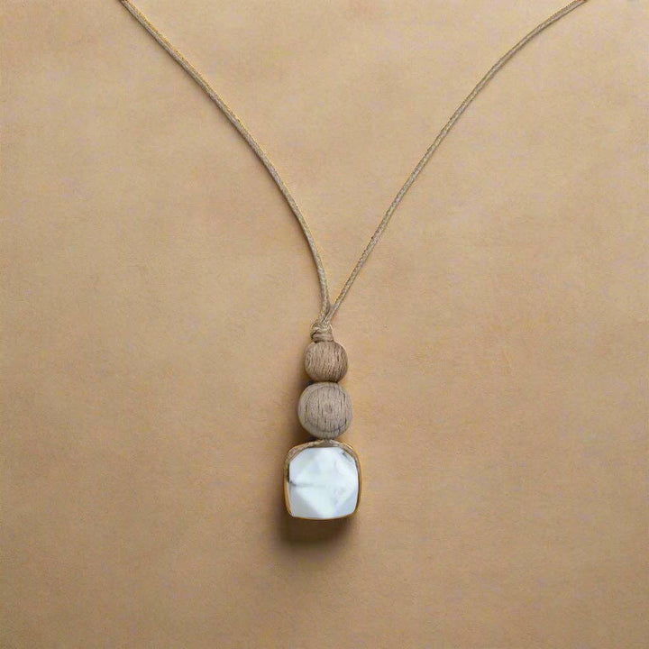 Izao Atelier Paz Sensory + Teething  Necklace