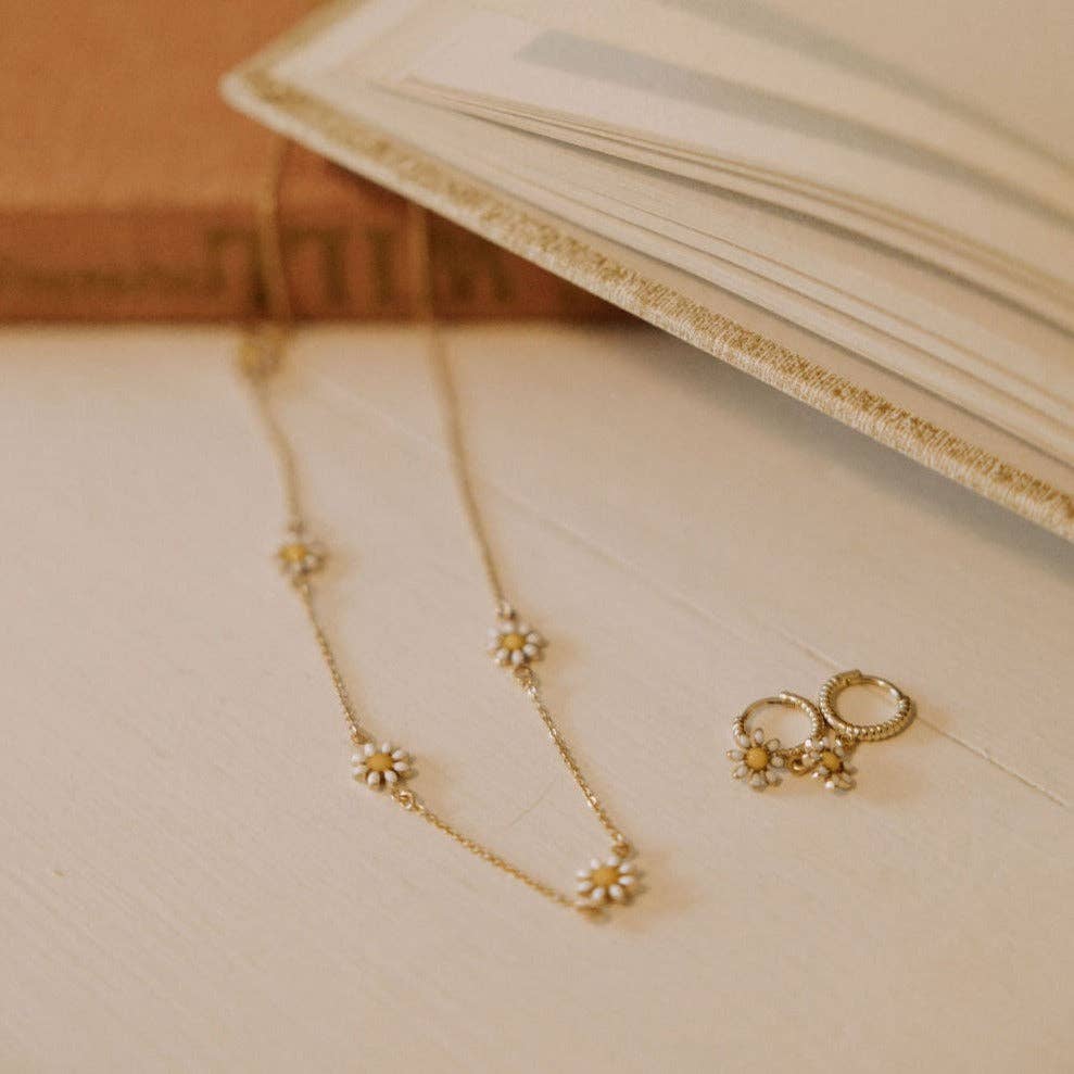 Mauve Jewelry Co. Carolina Daisy Necklace
