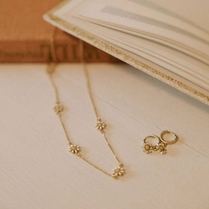 Mauve Jewelry Co. Carolina Daisy Necklace