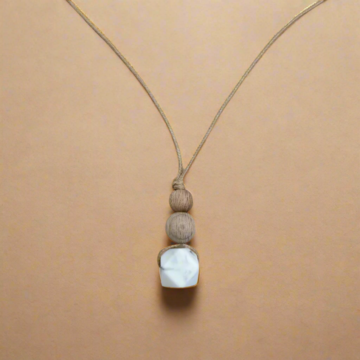 Izao Atelier Paz Sensory + Teething  Necklace