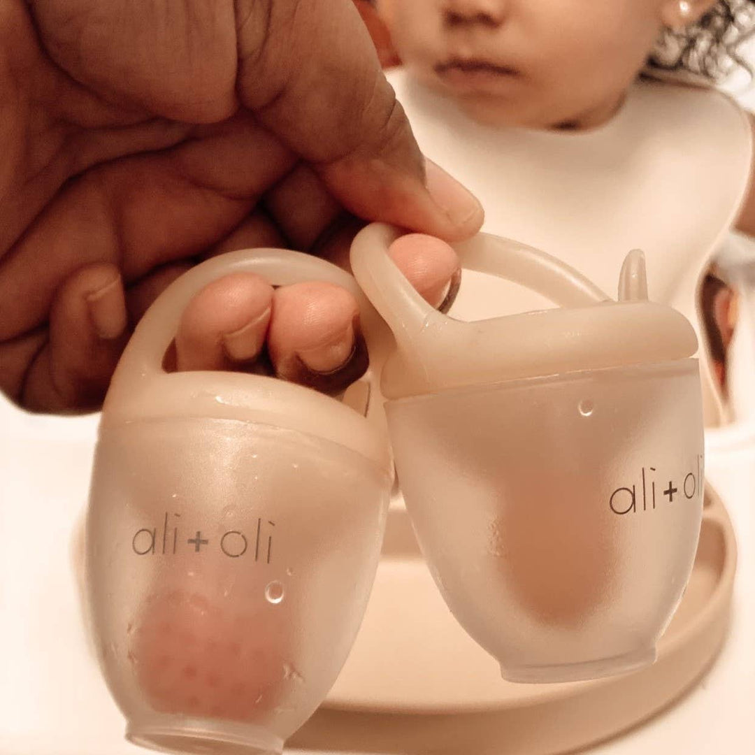 Ali + Oli Silicone Food & Fruit Feeder - Oat & Coco