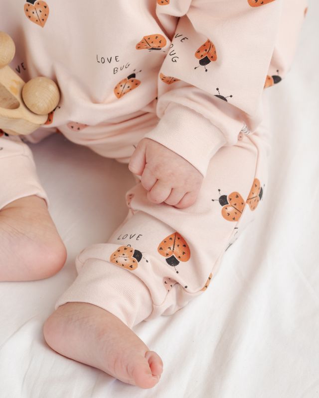 Quincy Mae Relaxed Sweatpant - Love Bug