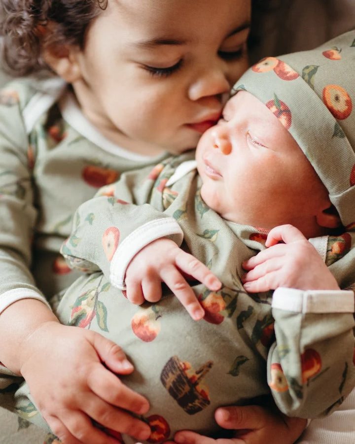Milkbarn Organic Cotton Newborn Gown & Hat Set - Apple Orchard