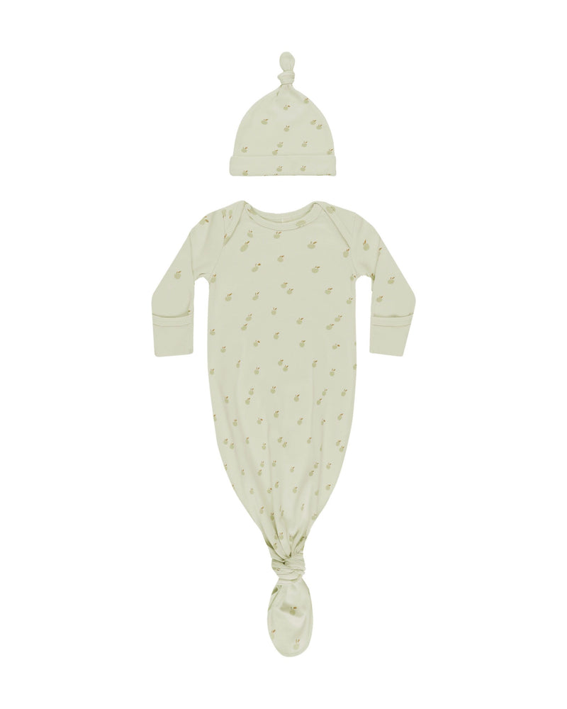 Quincy Mae Knotted Baby Gown + Hat Set - Apples