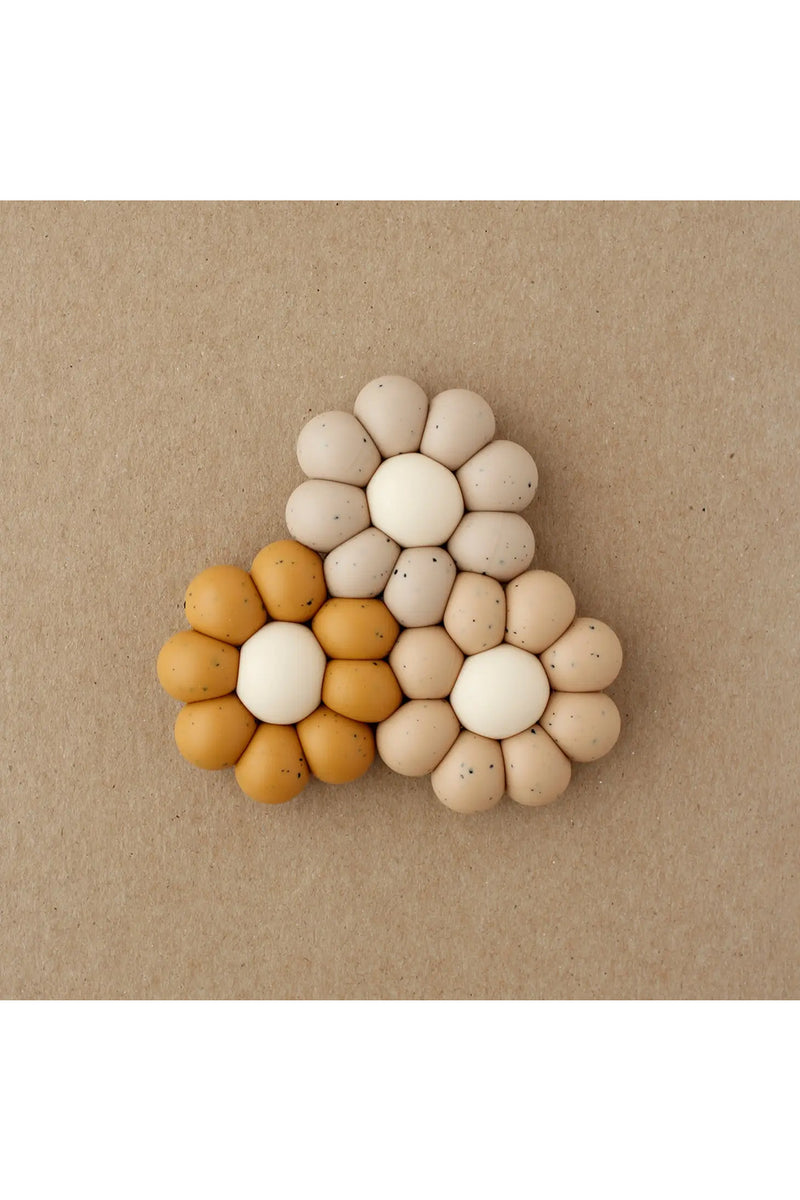 Little Chew Freezer Teether - Daisy Speckled Chai
